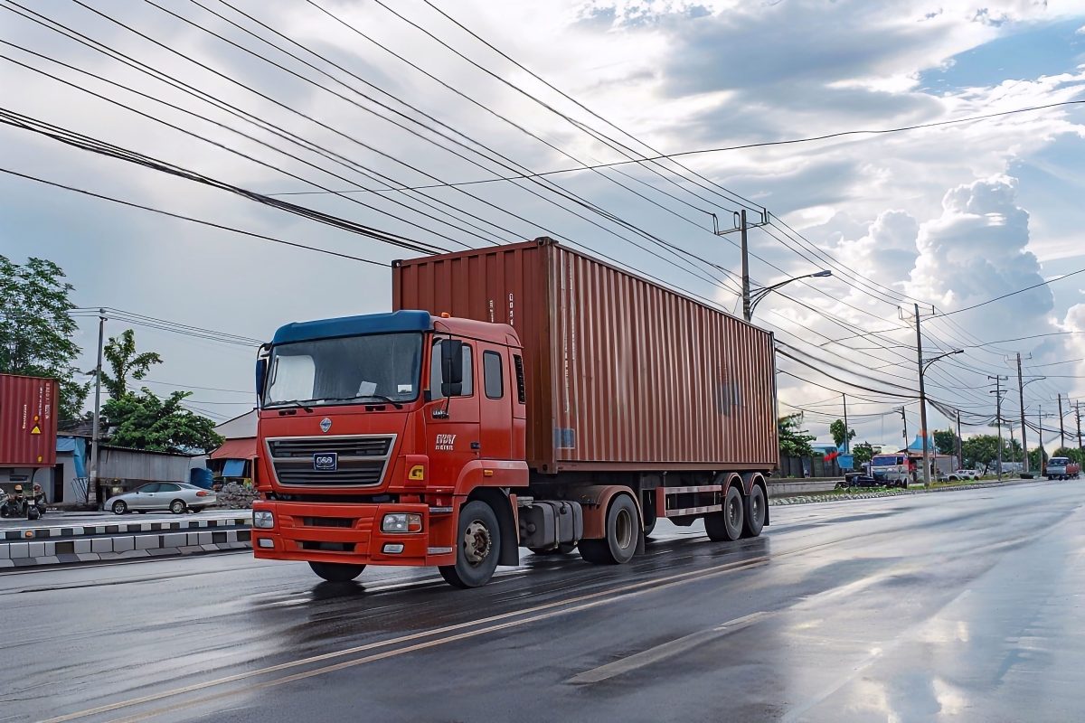 jasa trucking surabaya dengan Cargo Pengiriman Barang